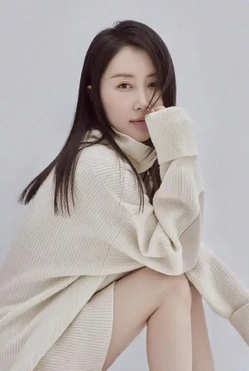 舒畅高清淡雅写真,惊艳迷人!__财经头条