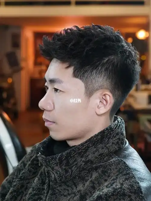 纹理烫发出来的飞机头前刺