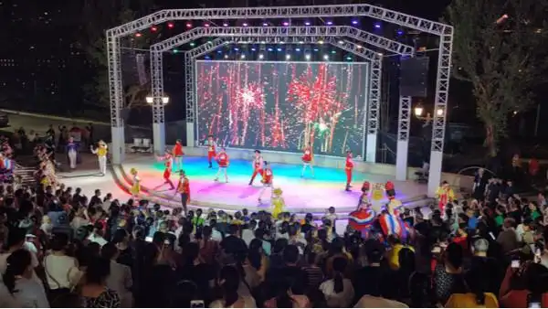 重庆融创渝乐小镇户外演出舞台灯光音响及led显示屏项目