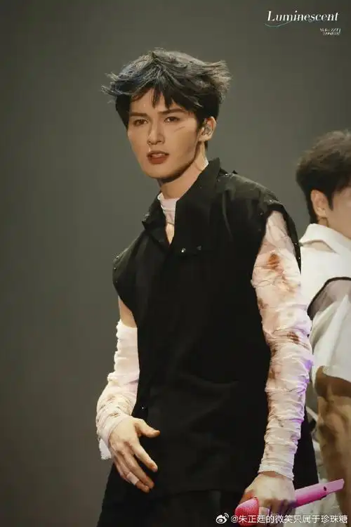 腹肌|妖族大元帅|朱正廷古装奇幻|爱奇艺新剧烈焰@theo-朱正廷@theo