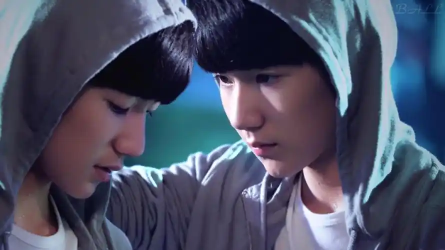 王源tfboys王源 双生 壁咚