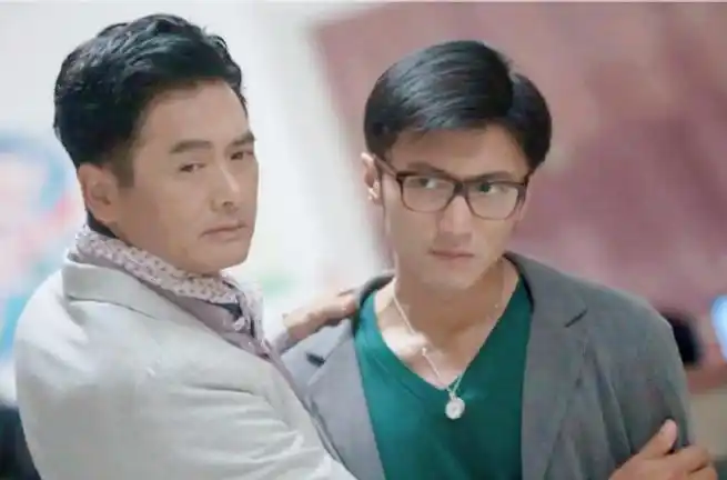 谢霆锋晒和周润发合照