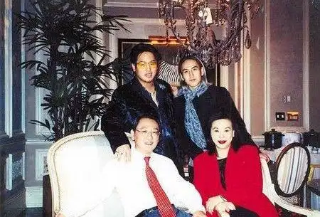 汤珈铖和哥哥,父母