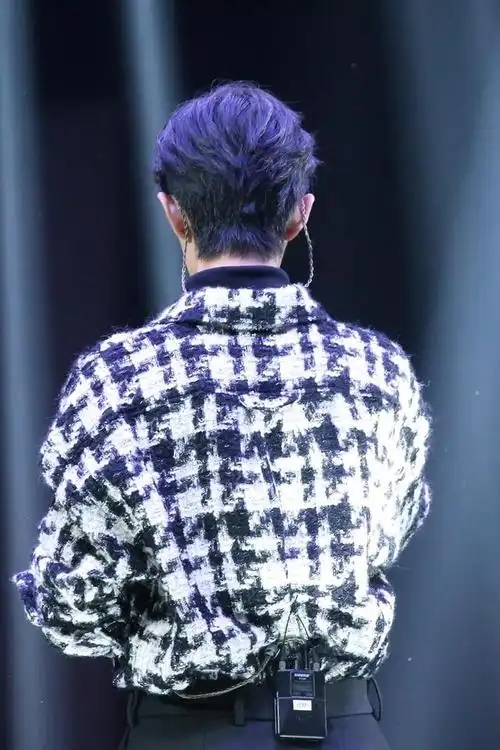 肖战图集先生强大的背影撑起了整个虾圈