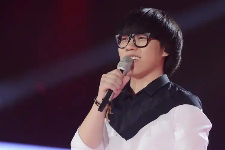 声援武汉共抗疫情 百位"好声音"学员共唱《世界为你醒来》