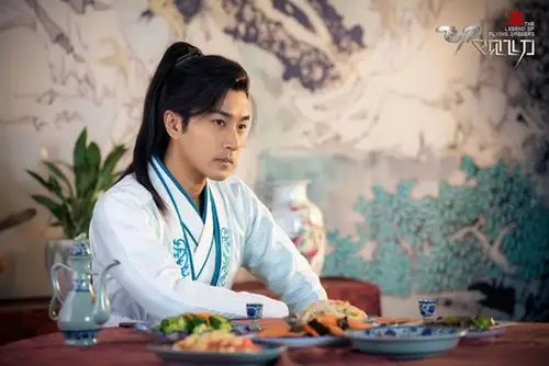 由刘恺威,杨蓉,黄明,吴映洁领衔主演的古装玄幻武侠大剧《飞刀