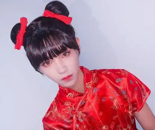 justin程潇穿旗袍模仿春丽身材不重要脸小最关键