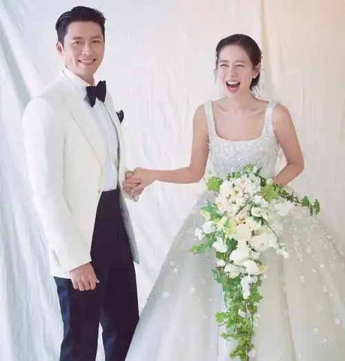 玄彬孙艺珍婚纱照
