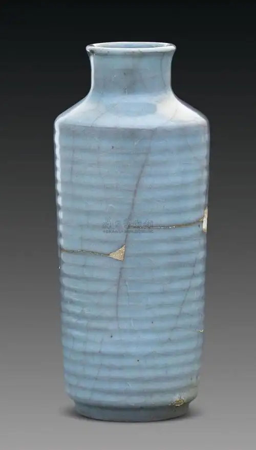 0091 修内司官窑弦纹瓶