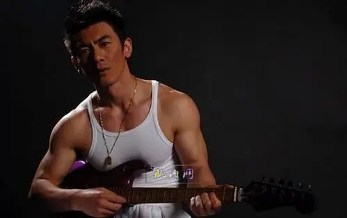 演员任天野健身练出好身材 - 肌肉网