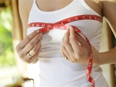 第1～3天:食补刺激乳房囤积脂肪经期的前3天是丰胸的好时机之一,这