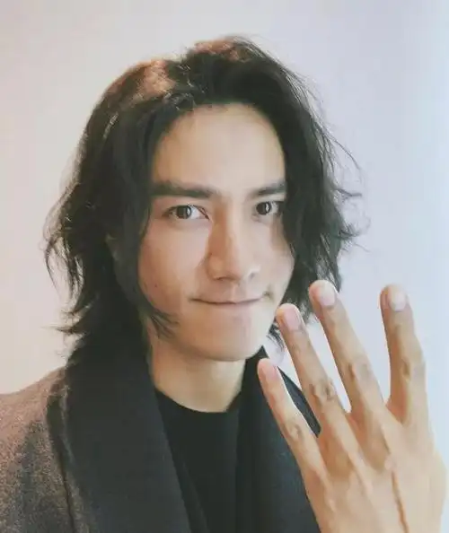 微胖圆脸男人该剪什么发型?让你瘦脸有道!