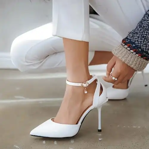高跟鞋女细跟2020春季新款白色一字扣带凉鞋包头百搭女鞋漆皮单鞋