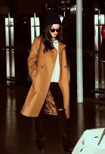 韩火火认证杨幂是机场街拍流行开创者行走的衣服架子太会穿了