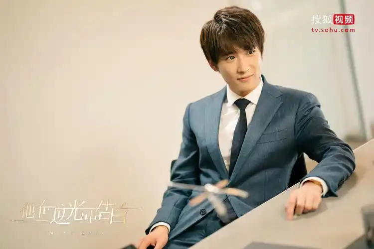 吴昊泽《他在逆光中告白》开播 甜宠悬疑高糖来袭__凤凰网