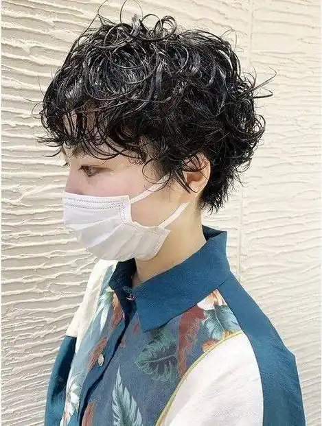 女士短发纹理烫,蓬松时尚显发量,喜欢短发的姐妹别错过