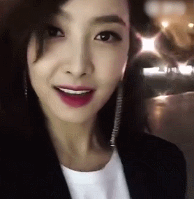 宋茜打招呼巴黎夜景美颜gif动图_动态图_表情包下载_soogif