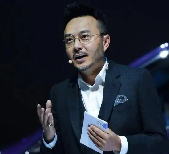 49岁汪涵近照曝光,胡子拉碴模样沧桑,嘴里一直嚼槟榔引热议|汪涵|槟榔