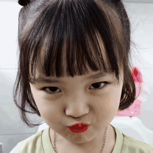 嘟嘟嘴 小眼神 可爱漂亮 有活力