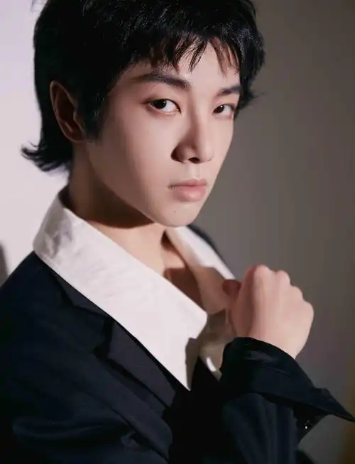 华晨宇酷帅写真