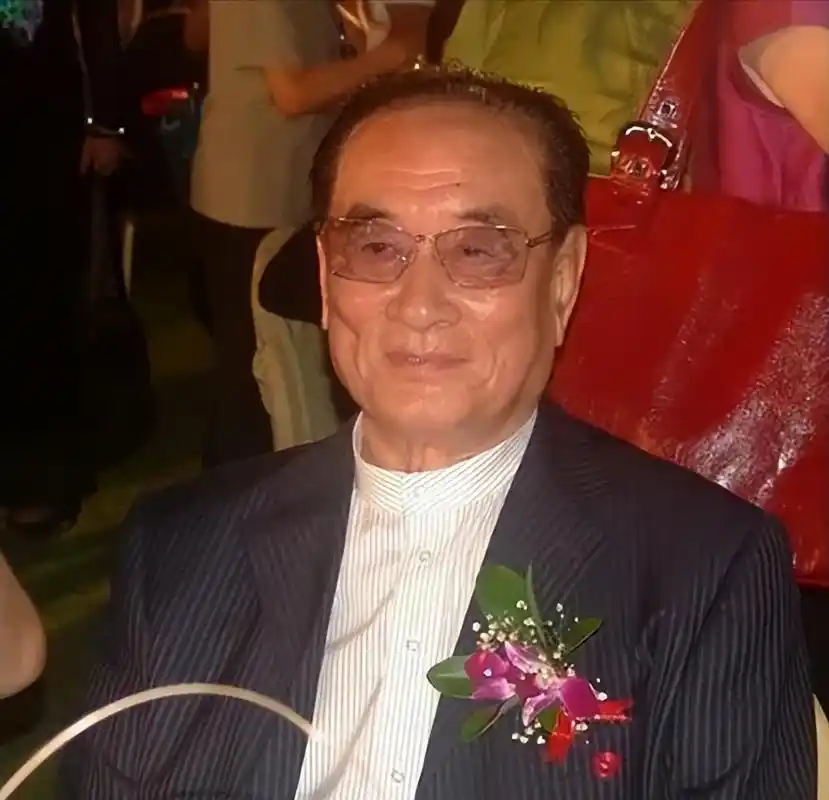 著名演员庞学勤:一代人的男神,一句承诺,照顾患病发妻一生