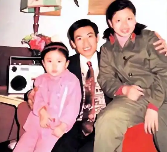 韩红自称大学校花本以为是句玩笑话看到18岁照片被惊艳了