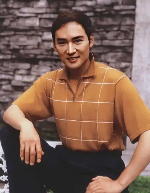 53岁焦恩俊:被前妻抛弃2婚娶44岁旧爱,今胡子花白自嘲又胖又老_因为