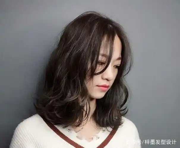 中发发型参考,精选中发烫发发型,更具优雅知性的感觉