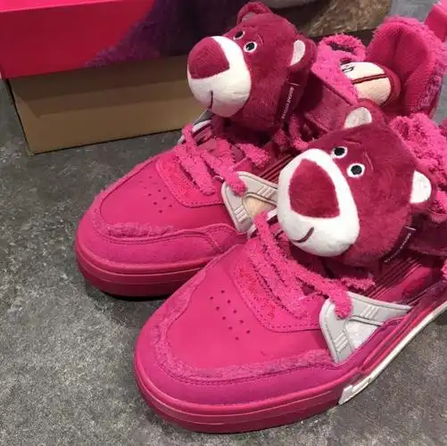 李宁迪士尼草莓熊鞋