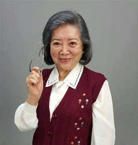 资深女星自曝被下药侵犯,婚后生活煎熬,70岁终鼓起勇气离婚!