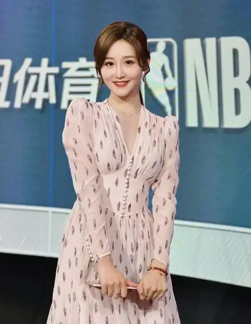 果果,新晋的nba美女主播|美女|美女主播|美娜|贝小七_手机网易网