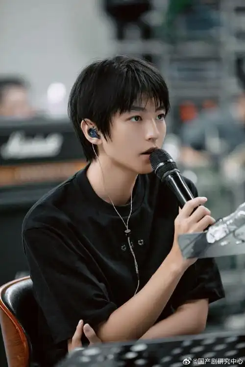 了#这是哪位粉丝这么粗心呢,怎么把"王俊凯"一个人留在演唱会现场呢