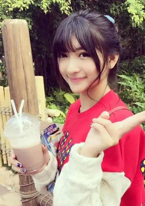 美图分享:清纯邻家小妹,美女翁心颖自拍,可爱迷人