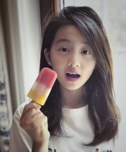 原创黄磊大女儿16岁庆生照曝光妆容时尚金耳环显夸张孙莉感性发文