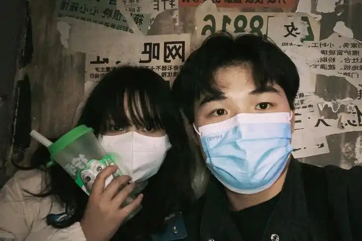 氛围感情侣的网恋奔现瞬间