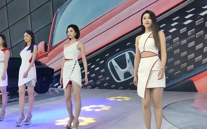 广州车展车模走秀本田