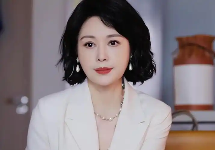 承欢记》:岁月不败真美人 邓英在电视剧《承欢记》中的表现,展现了