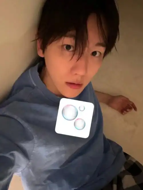 边伯贤泡泡#让人感觉很幸福,晚上发了好多条  就像恋爱男友一般,蜕舷