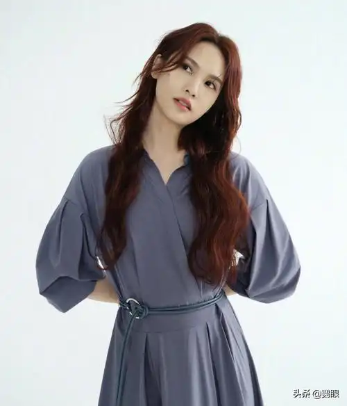 杨丞琳最新瑞丽写真,天空十分美,人更美