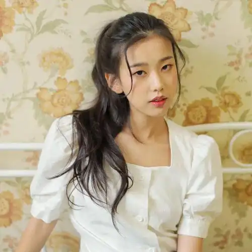 左卓姐姐 甜丧脸