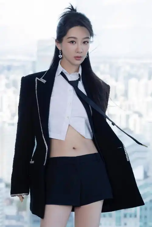 杨紫露马甲线##杨紫腰线好绝