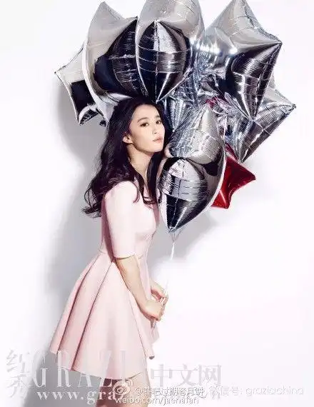 刘亦菲# 感谢@红秀grazia 拍摄的这组新(雕)年(牌)大(软)牌(广)!