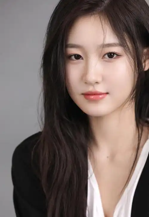 精美图集长发女孩温柔可爱