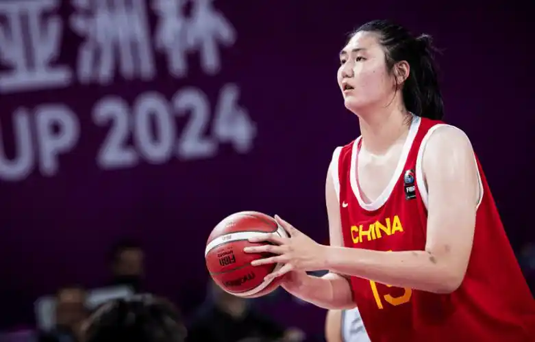 2米26张子宇跟随母亲开练!女篮前国手亲自调教:冲击下一届奥运
