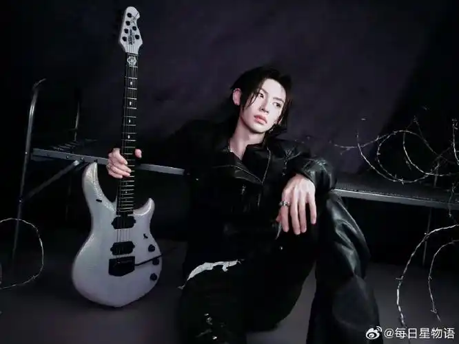 小鬼kiss舞台看起来好会kiss##无限x巡回演唱会南京站