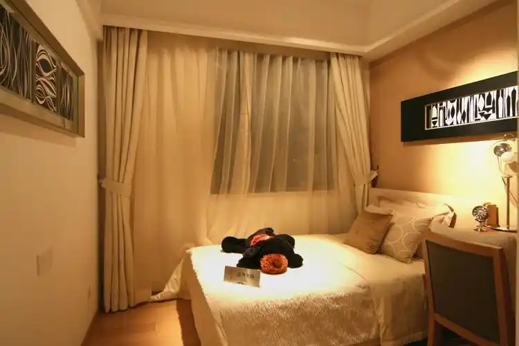 大户型欧式卧室装修实景图片欣赏-8平方的房间北欧极简风格装修效果图