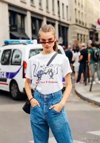 t恤的100种穿法,学会秒变时髦精!好看到犯规!