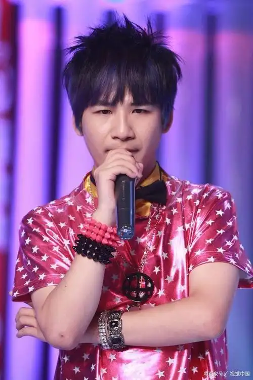 46岁黄渤人设崩塌跟生活一对比尊严算个什么东西