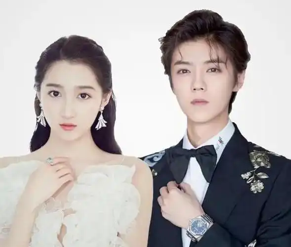 鹿晗晒与好友露营视频自称酒量好关晓彤疑似在现场陪伴