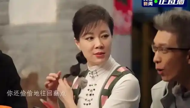 文静带朱广权回山西在农家院里边吃饺子边主持一年又一年